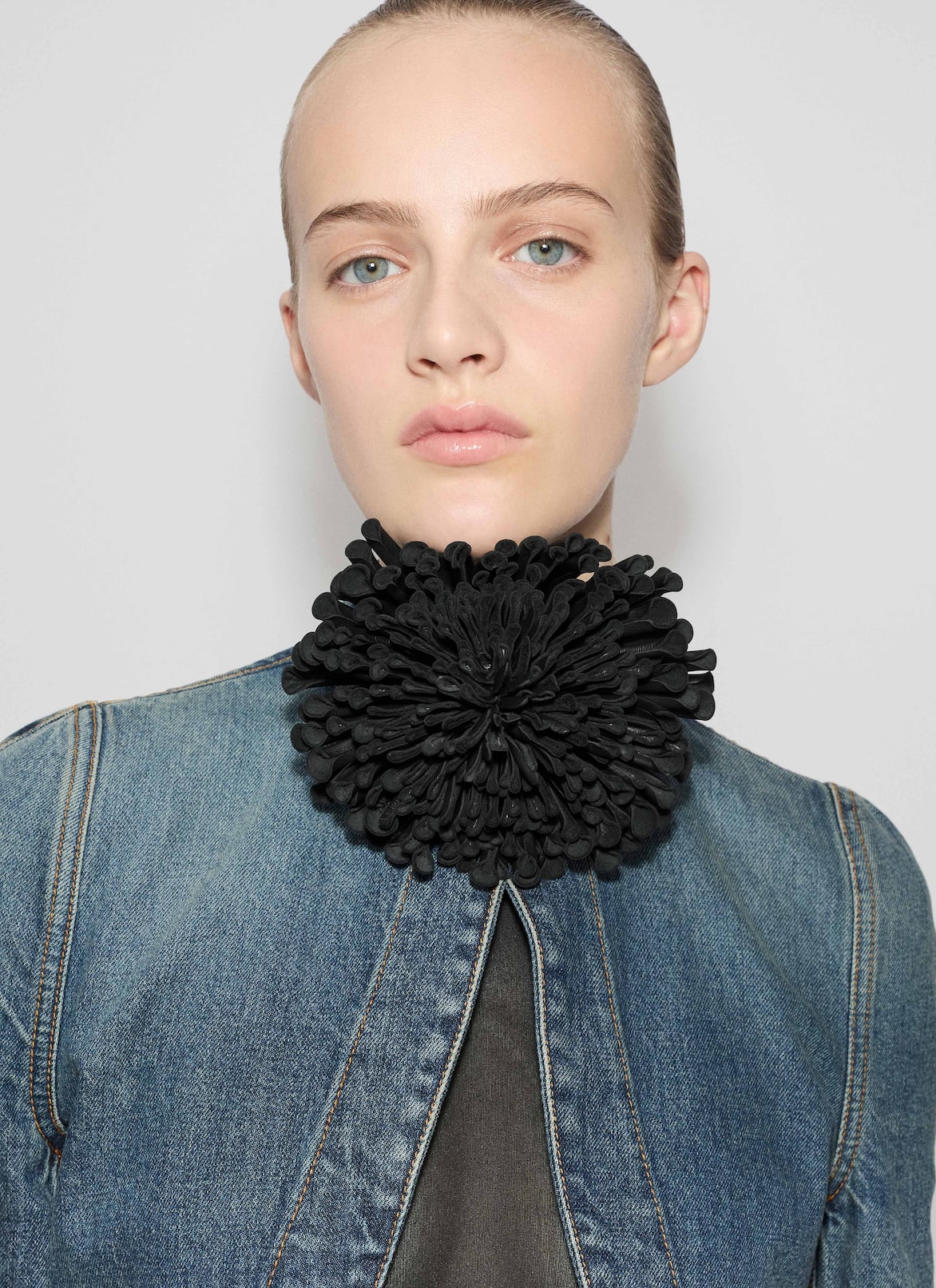 LEATHER FLOWER CHOCKER ALAÏA BLACK LEATHER FLOWER CHOCKER